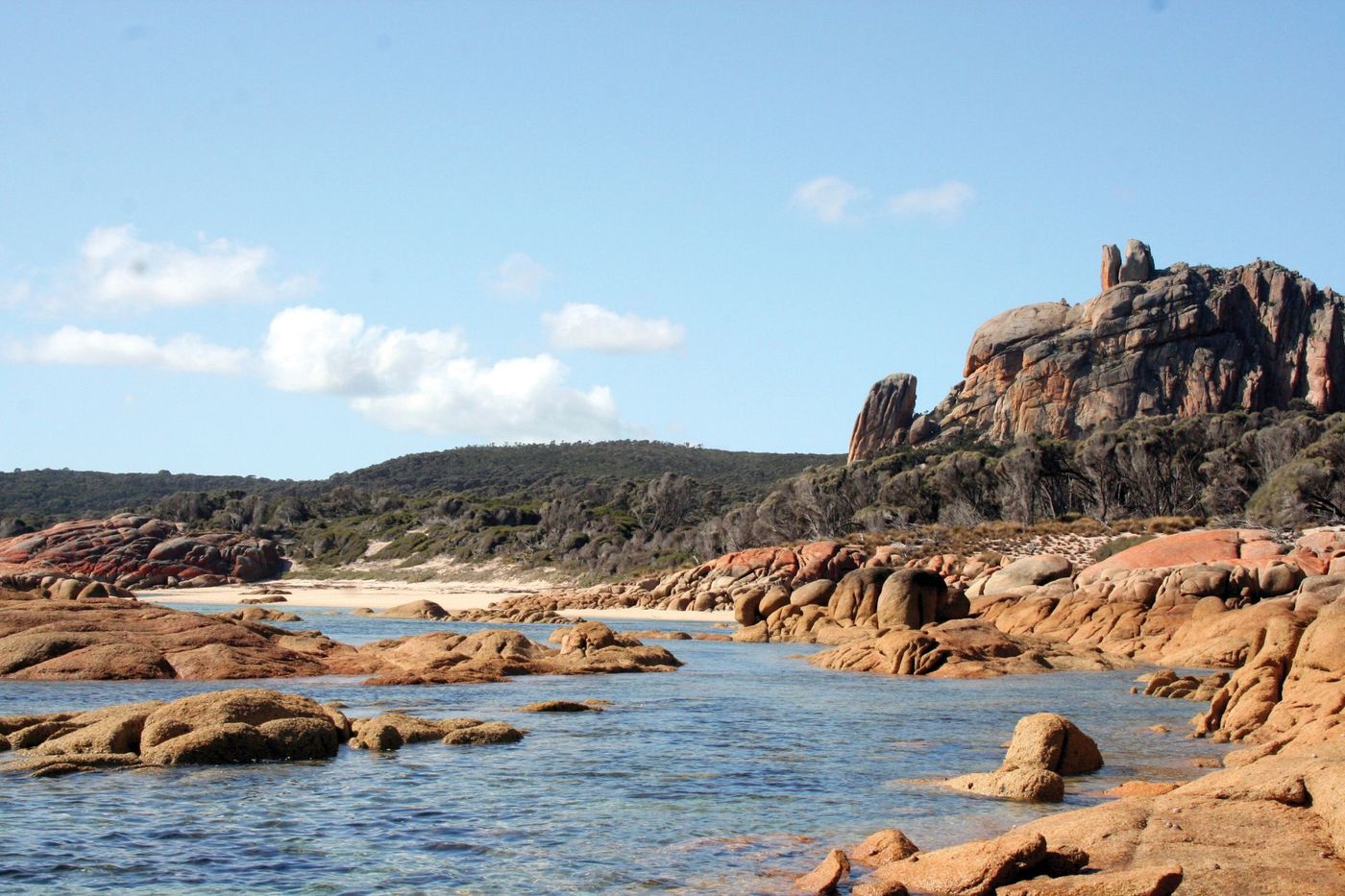 Flinders Island - rocky-coast.jpg